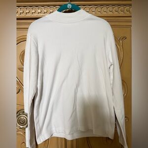 Classic White Crewneck top not as thick as sweatshirt very soft guc Sz small